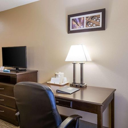 Quality Inn I-70 Near Kansas Speedway Kansas City Exterior photo