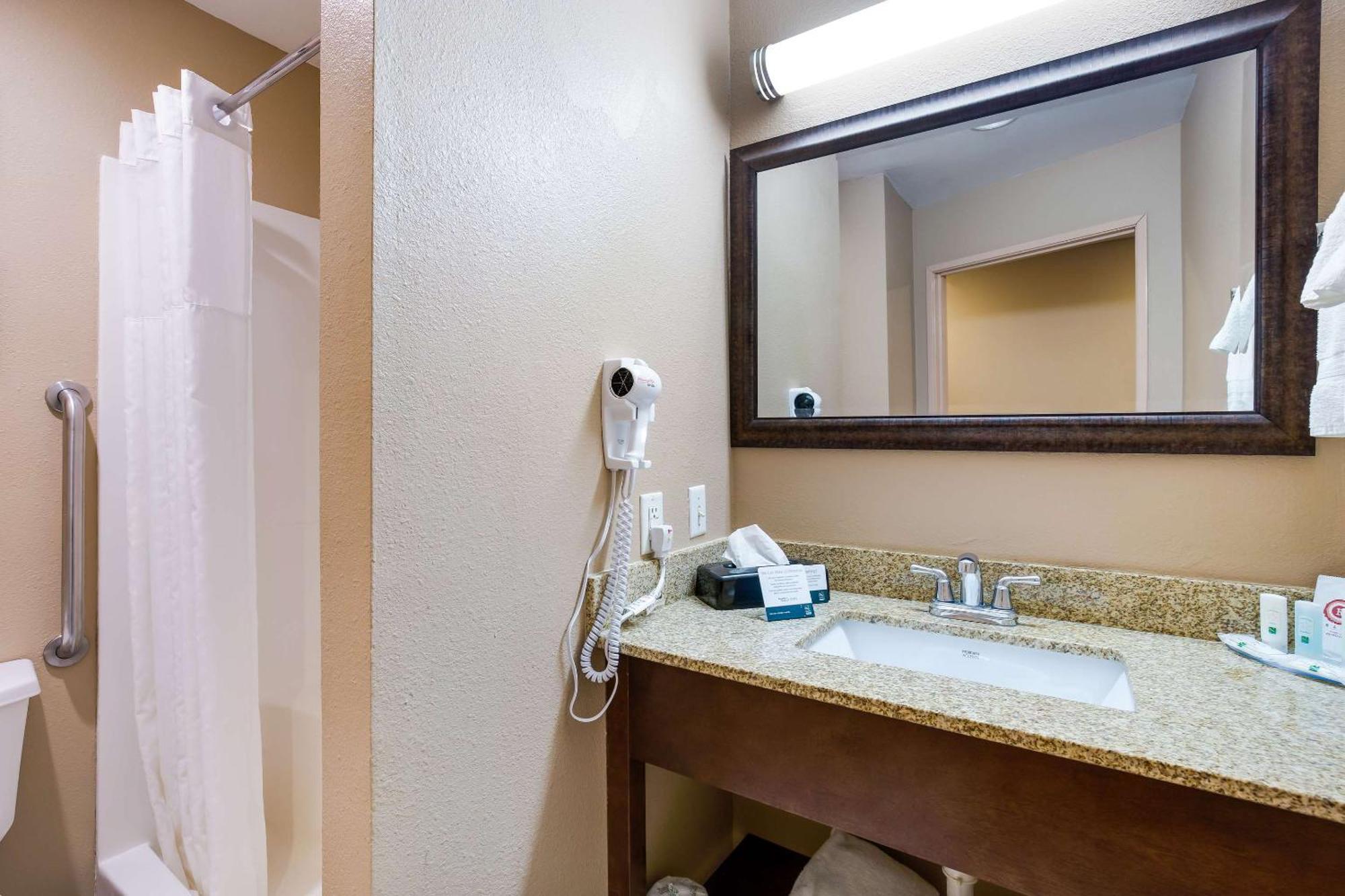Quality Inn I-70 Near Kansas Speedway Kansas City Exterior photo